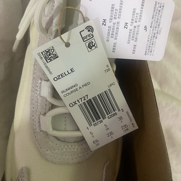 Adidas - Picture 3 of 4